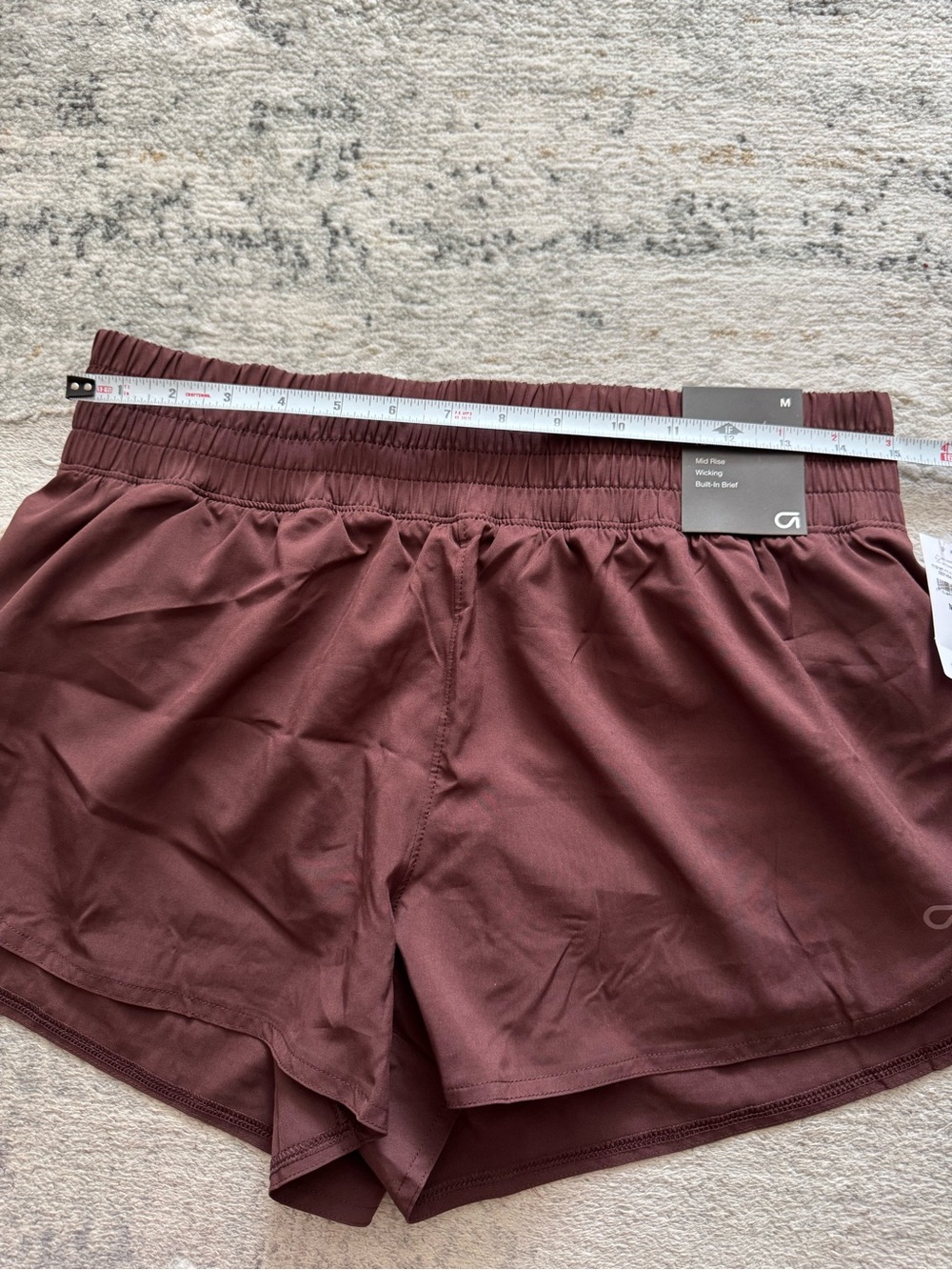 🆕 GapFit 3” Mid Rise Runaround Shorts in chocolate bar brown - Picture 8 of 10